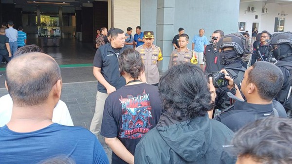 Korban Jatuh dari Lantai 19 Apartemen di Tangerang Petugas Imigrasi